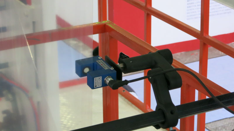 Ultrasonic Web Guiding Sensor Ultrasonic Web Guiding Sensor