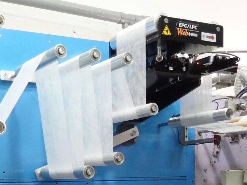 Máy sản xuất tã giấy